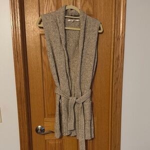 Athleta Gray Sleeveless Sweater Vest